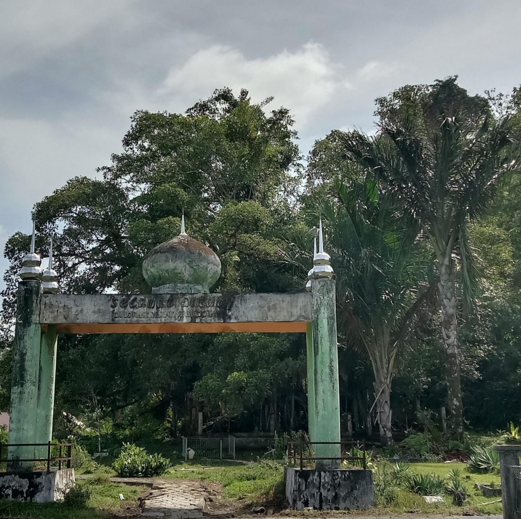 Makam Bakudo Batu adalah Tempat Pemakaman Tgk. Syeikh Banurullah 